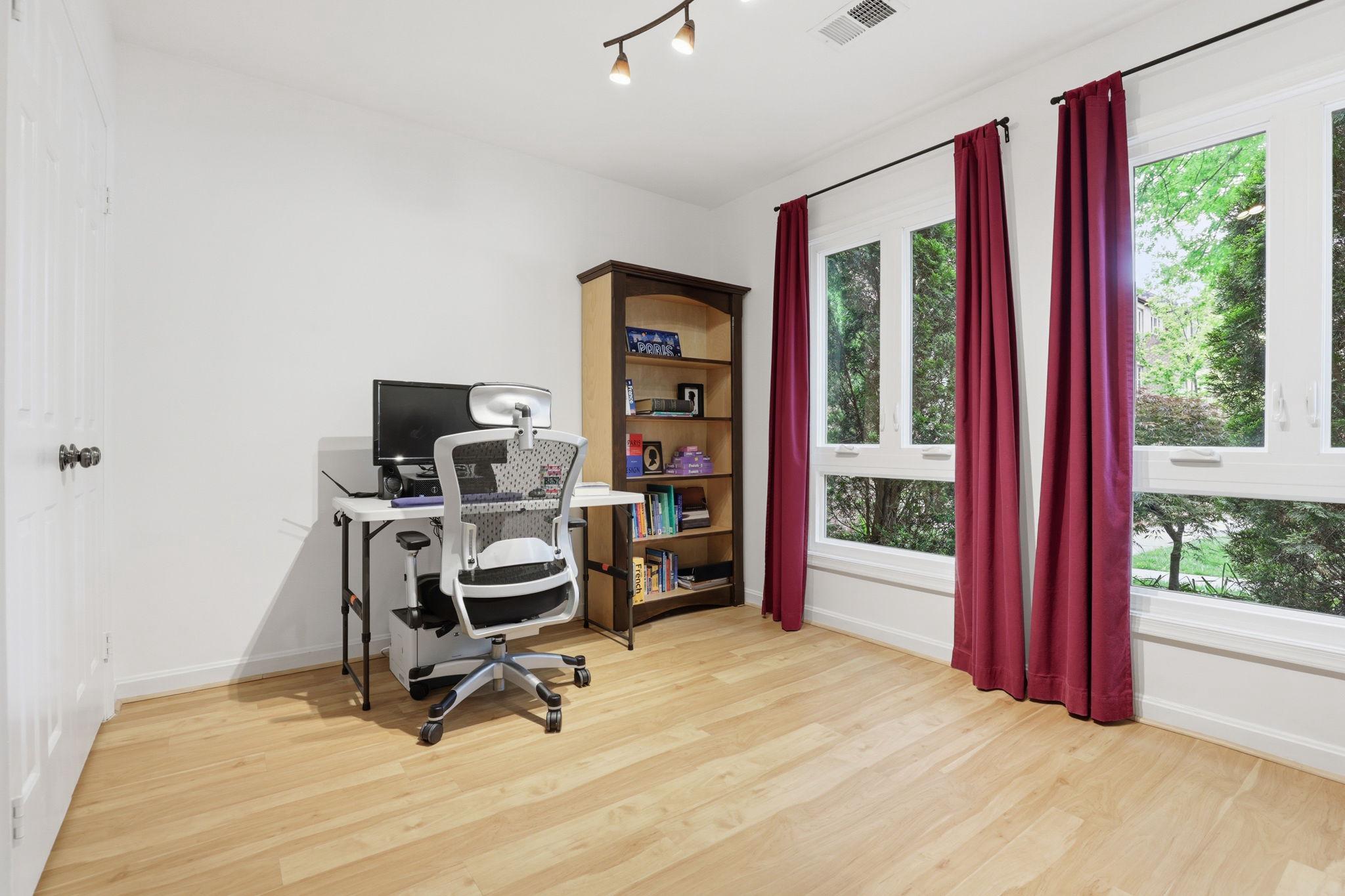 MAYFAIR OF MCLEAN - Residential