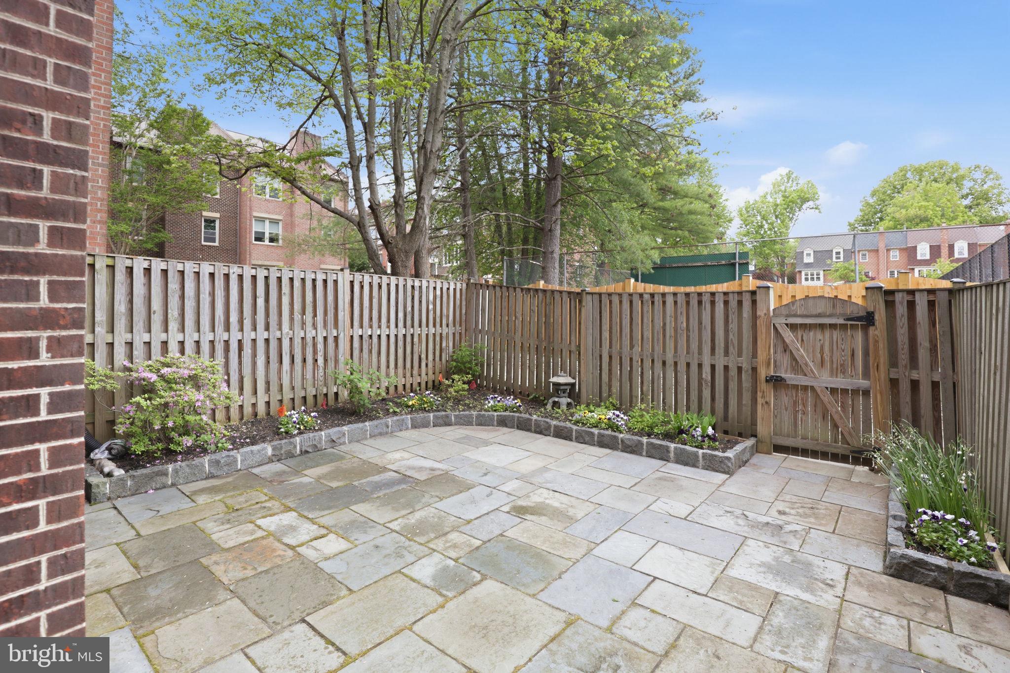 MAYFAIR OF MCLEAN - Residential