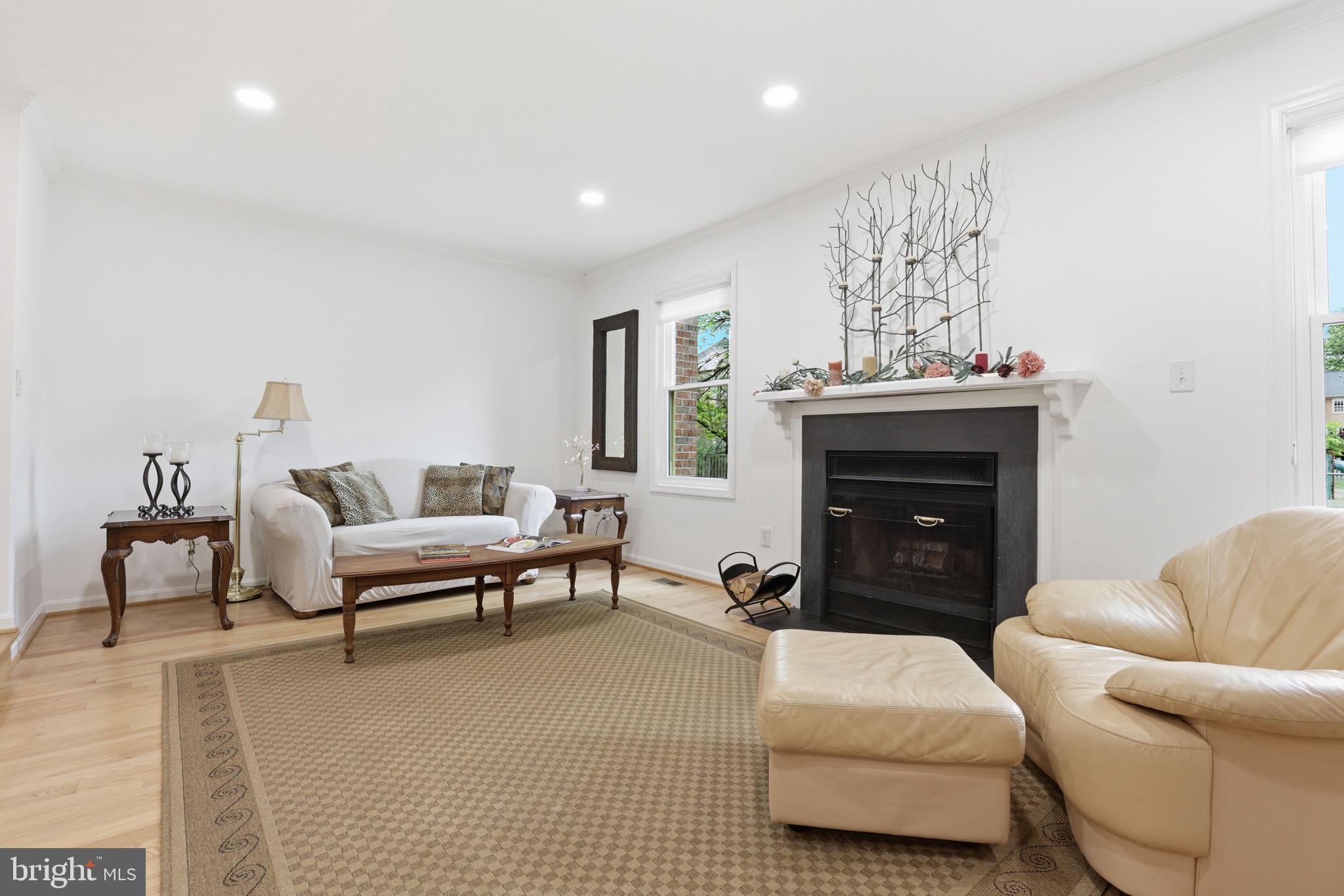 MAYFAIR OF MCLEAN - Residential