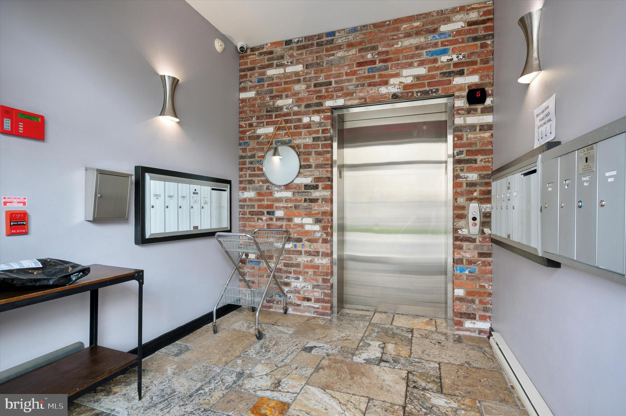 KENSINGTON - Residential