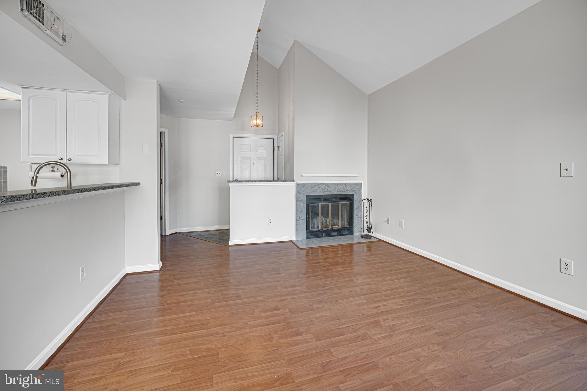 907 HILLSIDE LAKE TERRACE 512