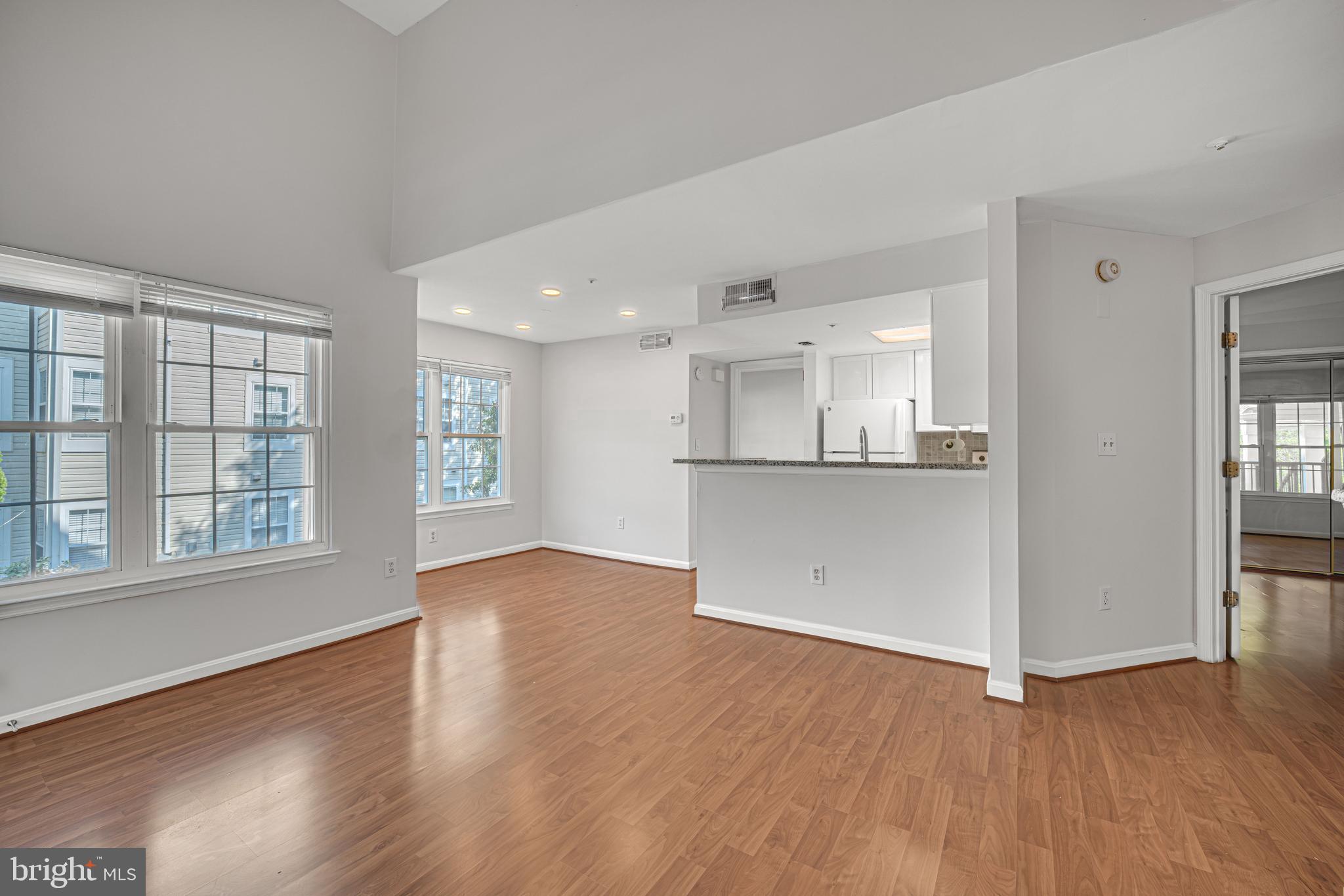 907 HILLSIDE LAKE TERRACE 512