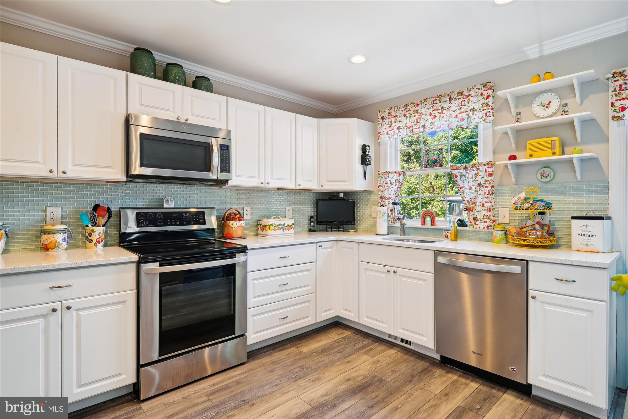 POINT OF WOODS - Residential