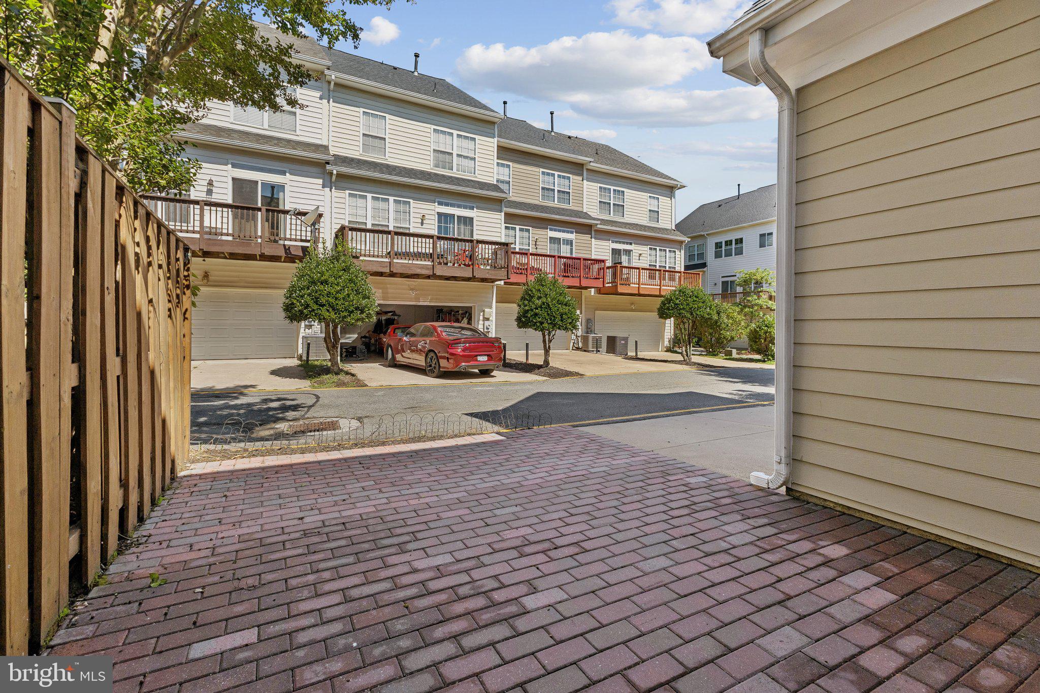 13810 CUSTIS SQUARE