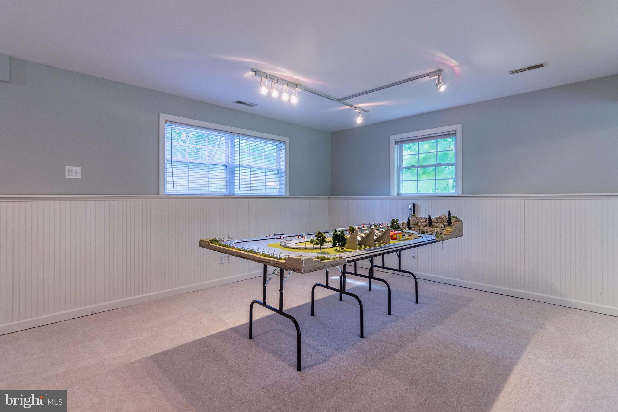 YORKTOWN MANOR - Residential