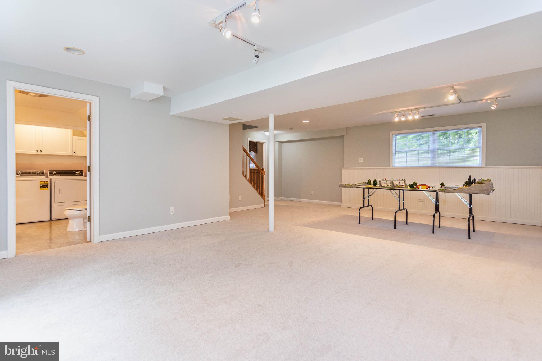 YORKTOWN MANOR - Residential