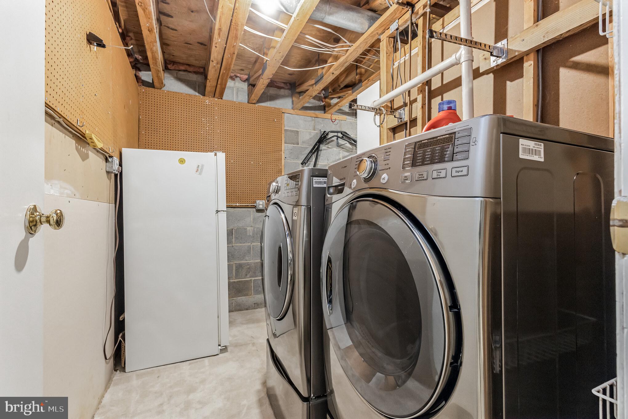 LAFAYETTE VILLAGE - Residential