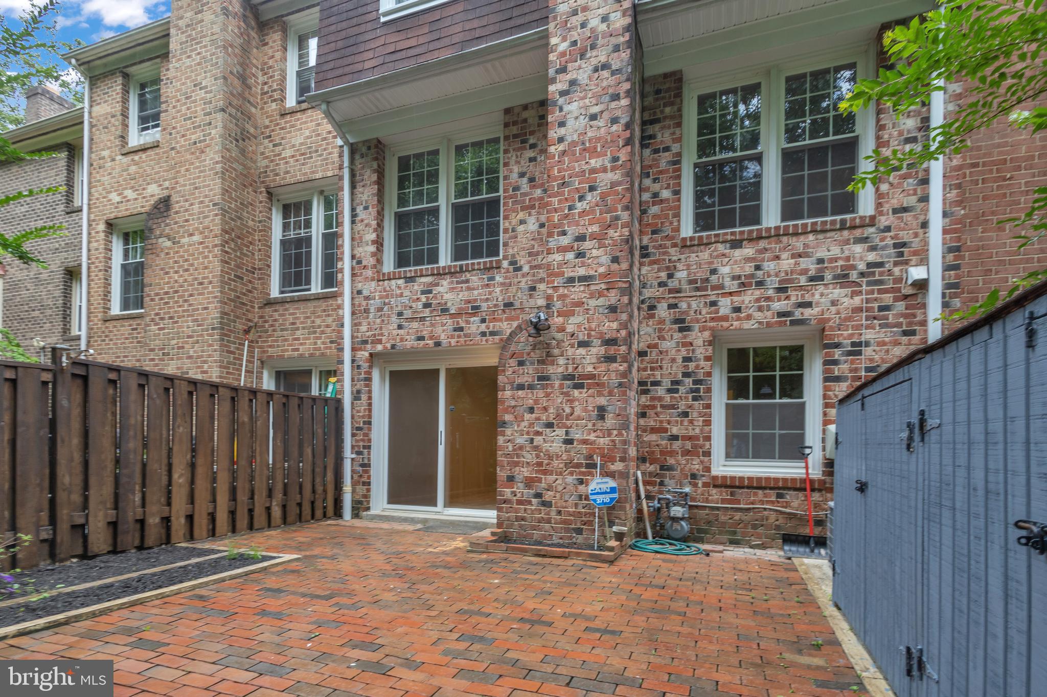 LAFAYETTE VILLAGE - Residential