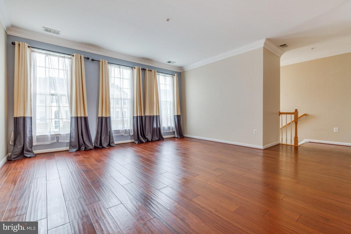 POWELLS RUN VILLAGE COND - Residential