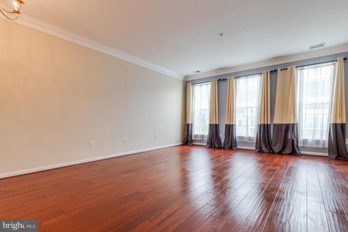 POWELLS RUN VILLAGE COND - Residential