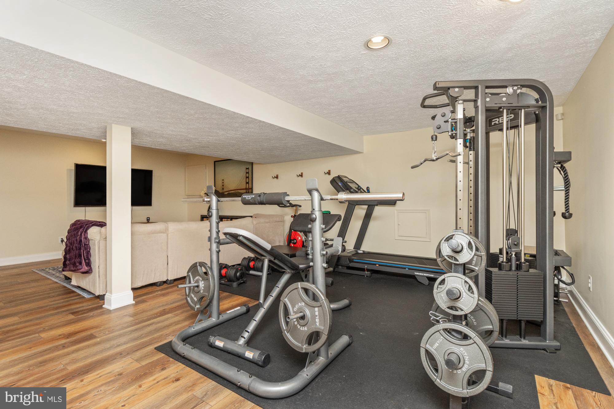 CROMWELL WOODS - Residential