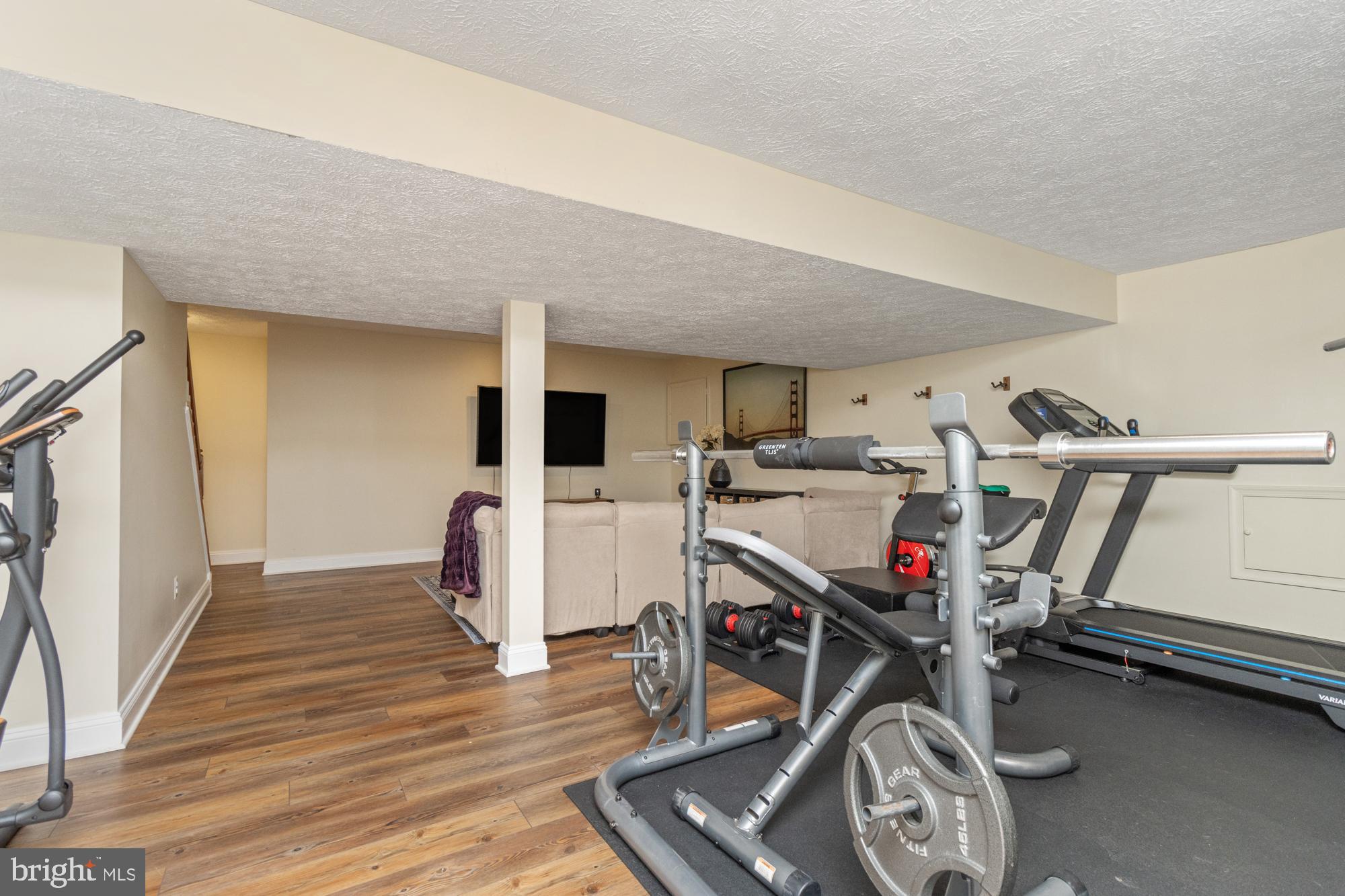 CROMWELL WOODS - Residential
