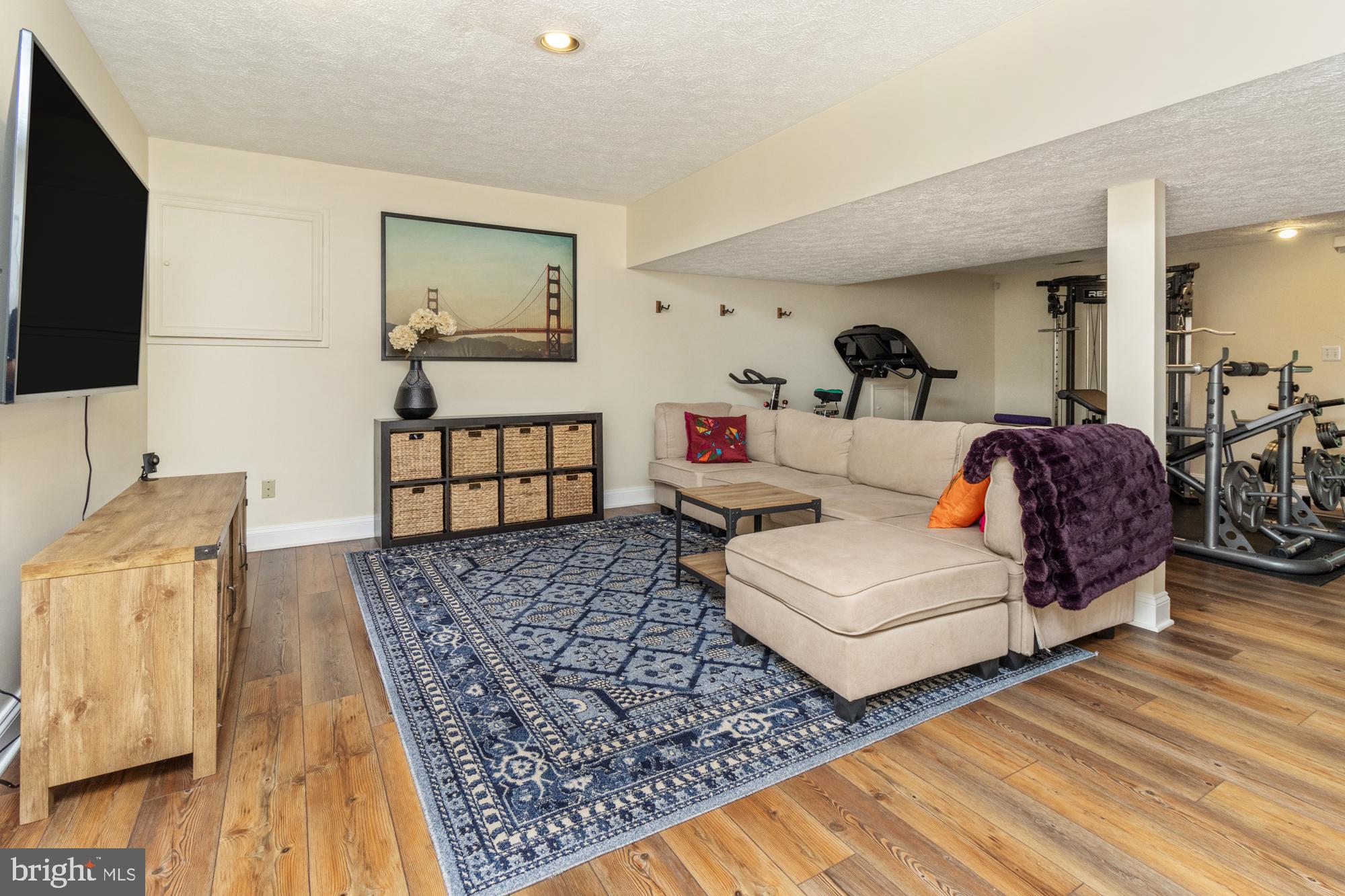 CROMWELL WOODS - Residential