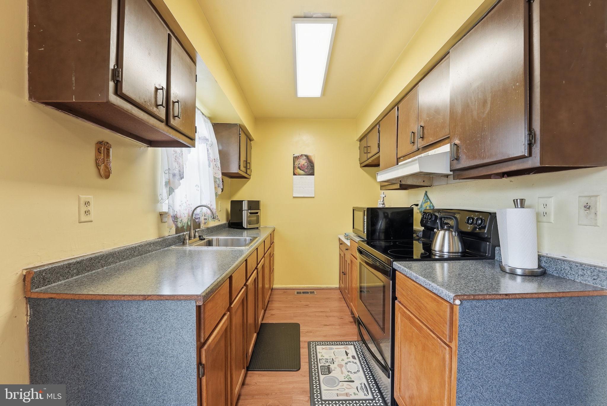 9005 CONTINENTAL PLACE