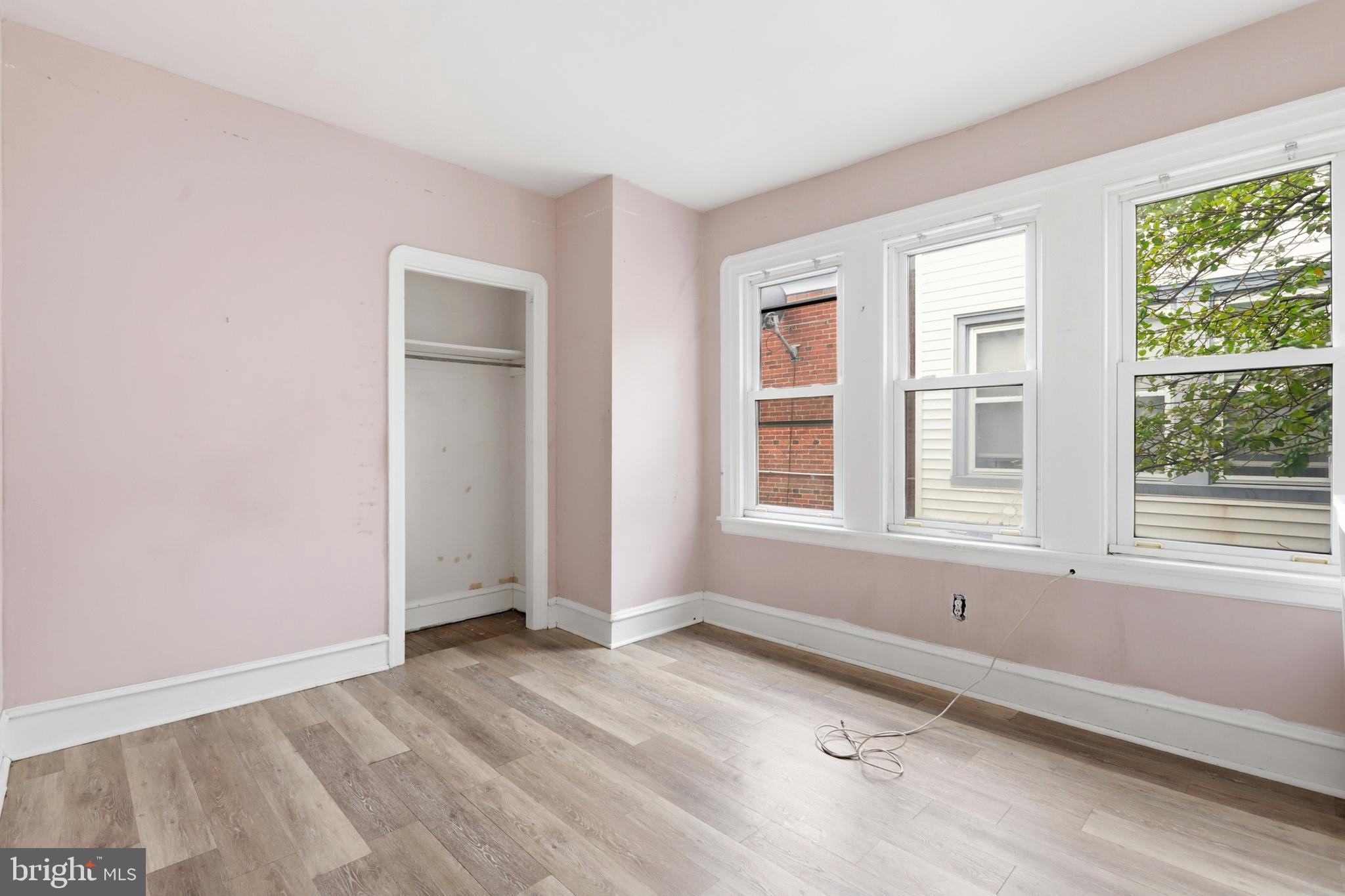 LAWNDALE - Residential