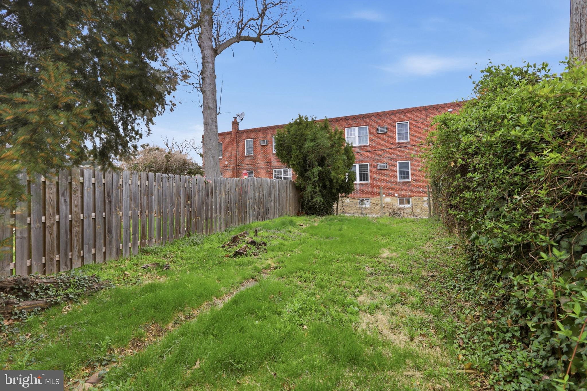 LAWNDALE - Residential