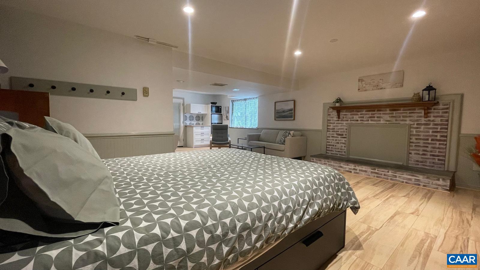 UNKNOWN - Residential Lease