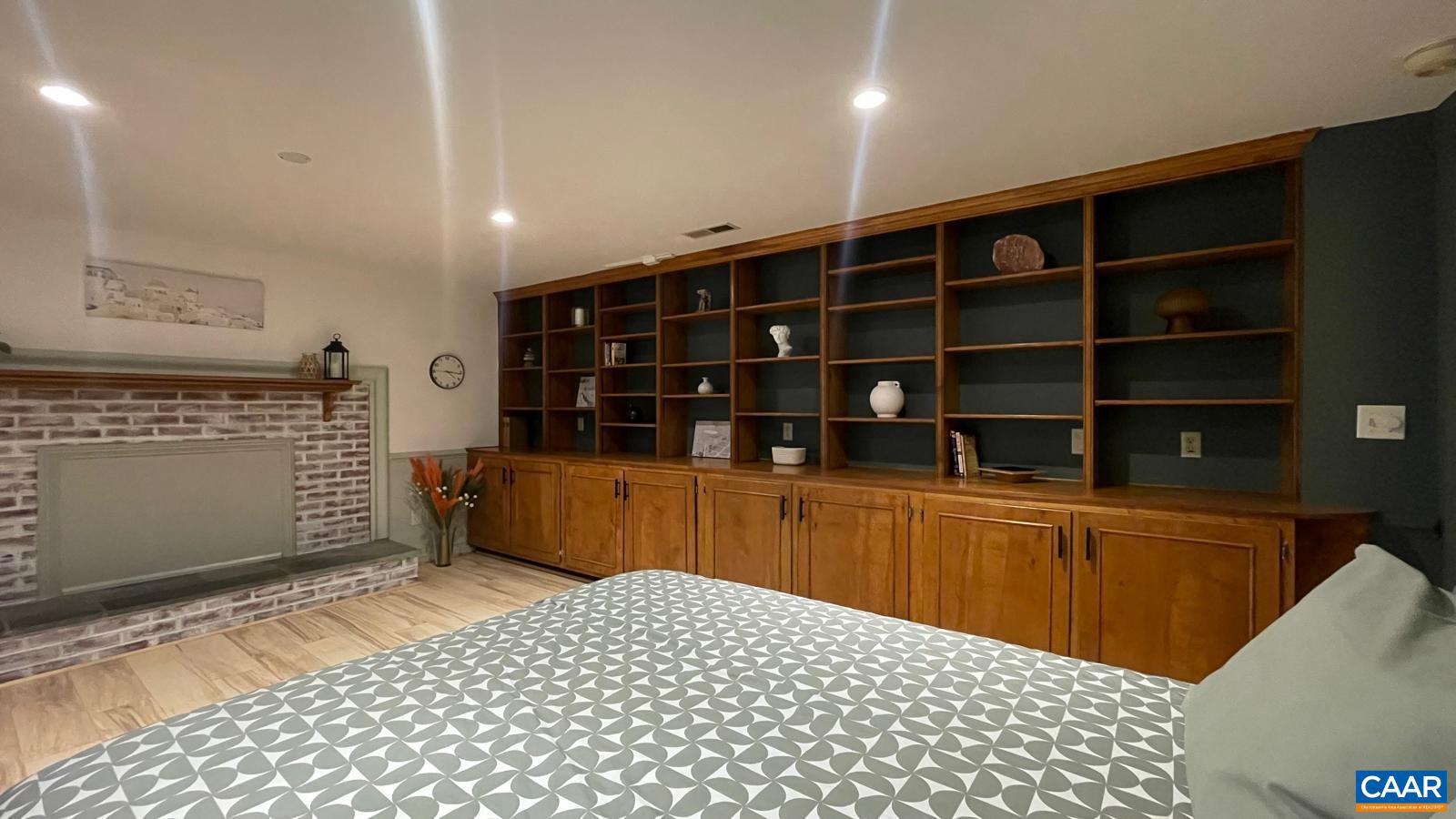 UNKNOWN - Residential Lease