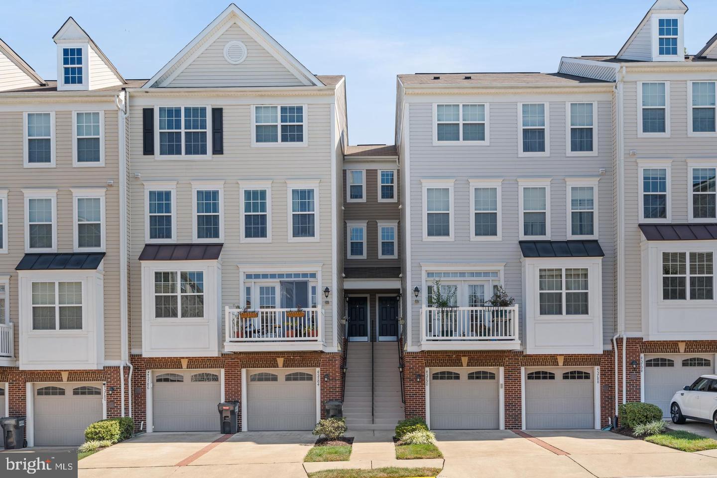 CASCADES PLACE CONDOMINIUM - Residential Lease