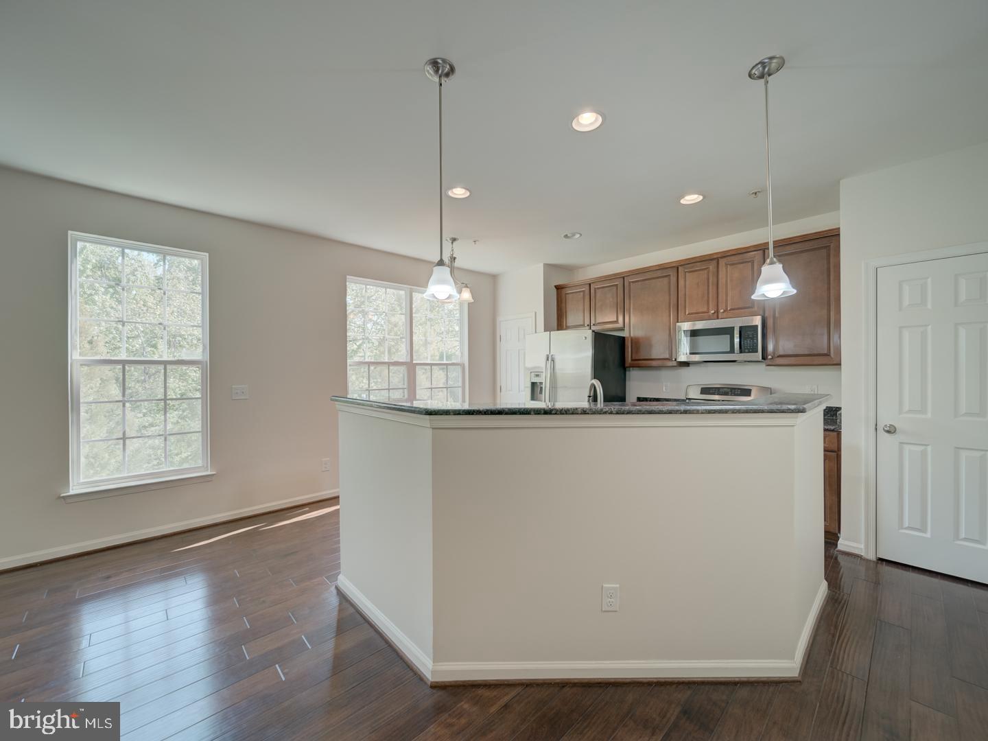 CASCADES PLACE CONDOMINIUM - Residential Lease