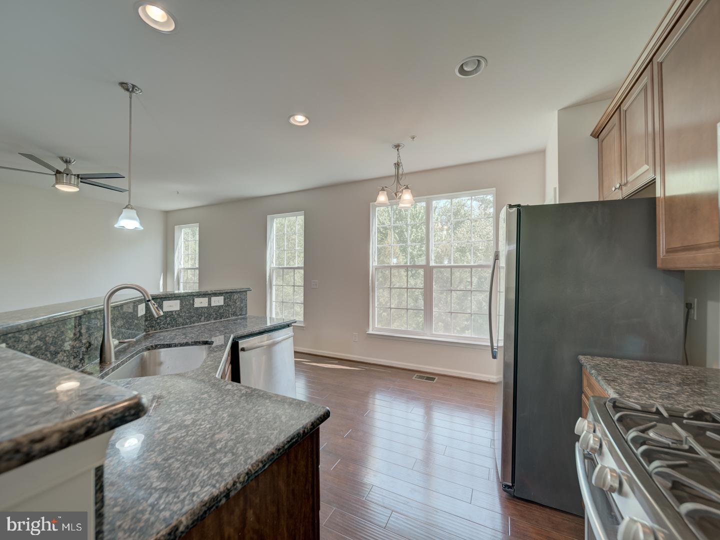 CASCADES PLACE CONDOMINIUM - Residential Lease