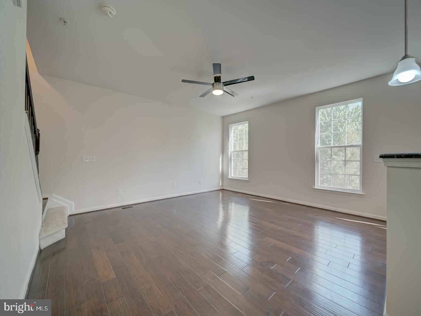 CASCADES PLACE CONDOMINIUM - Residential Lease