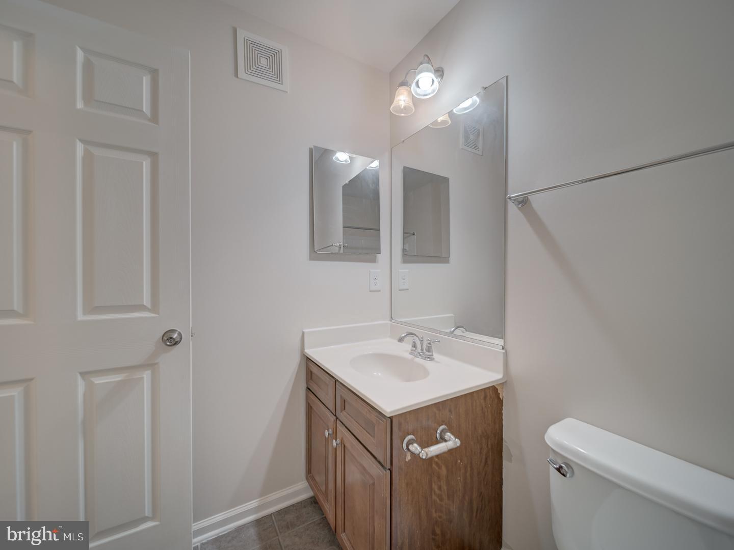 CASCADES PLACE CONDOMINIUM - Residential Lease