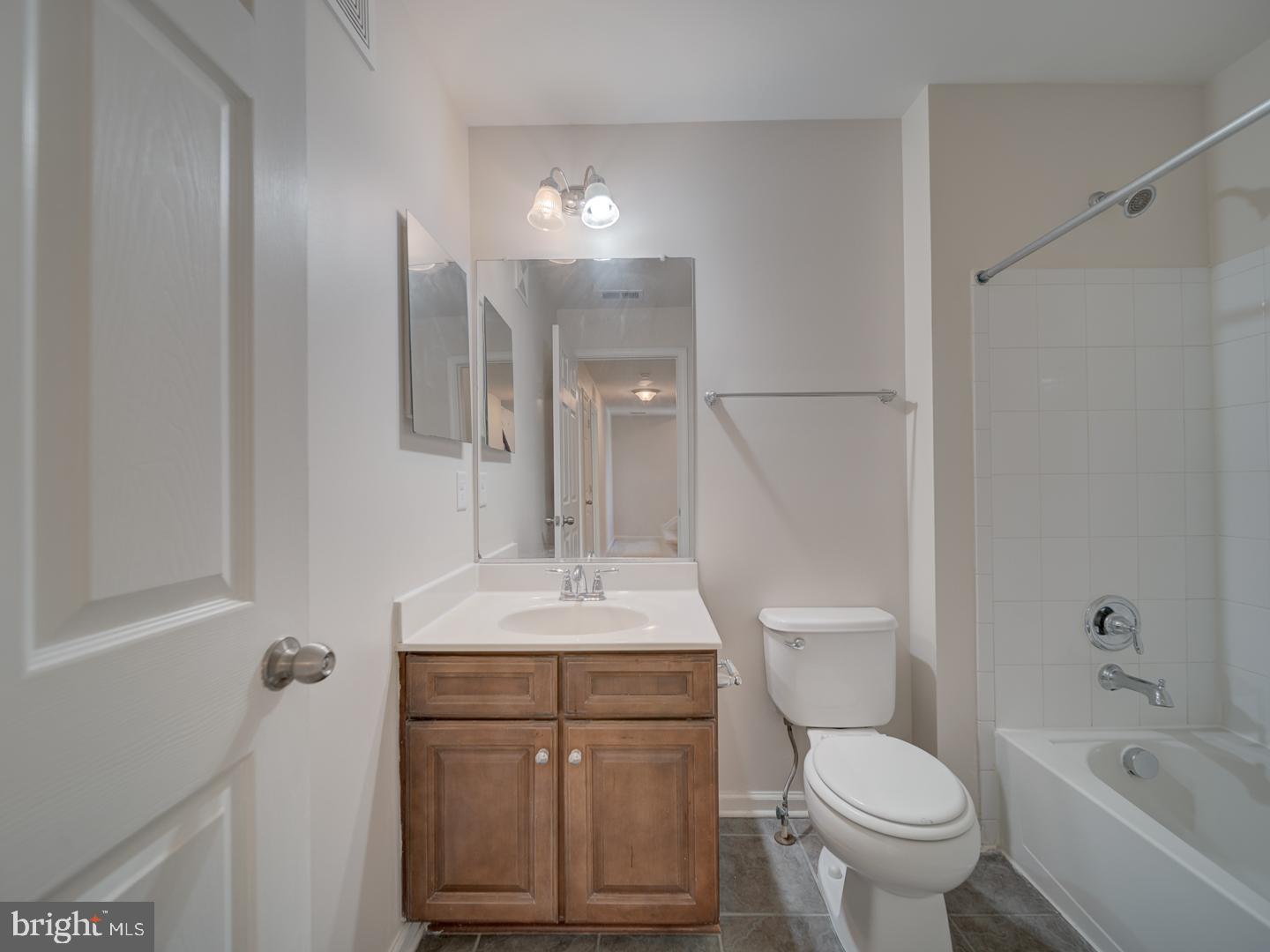 CASCADES PLACE CONDOMINIUM - Residential Lease