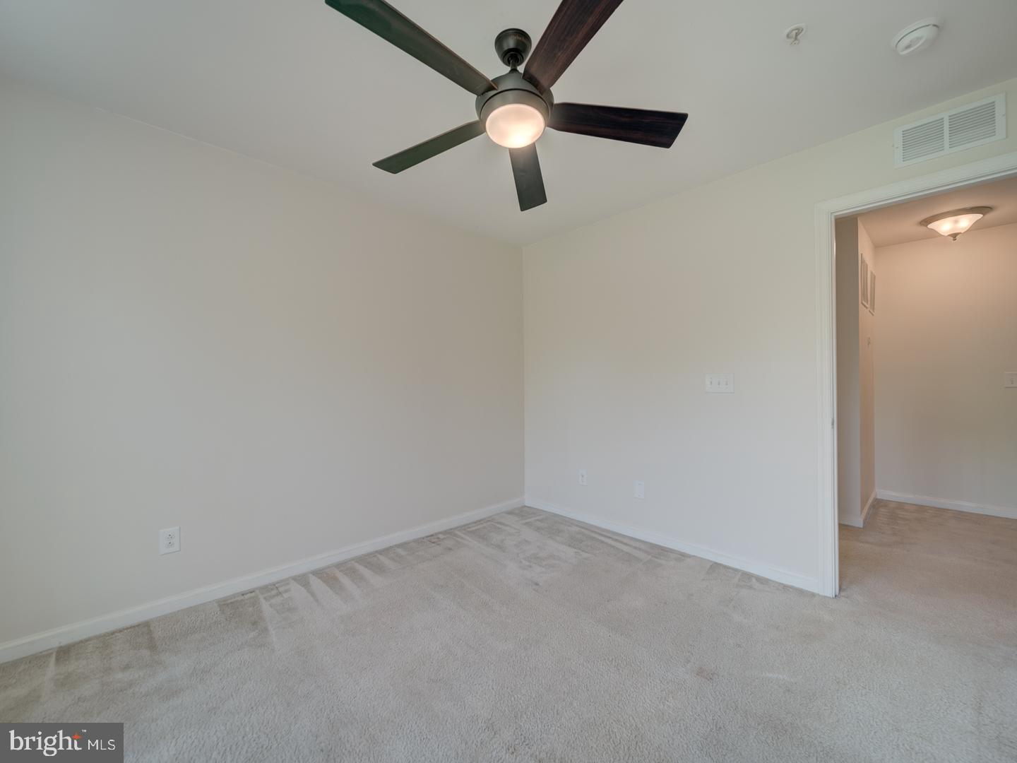 CASCADES PLACE CONDOMINIUM - Residential Lease