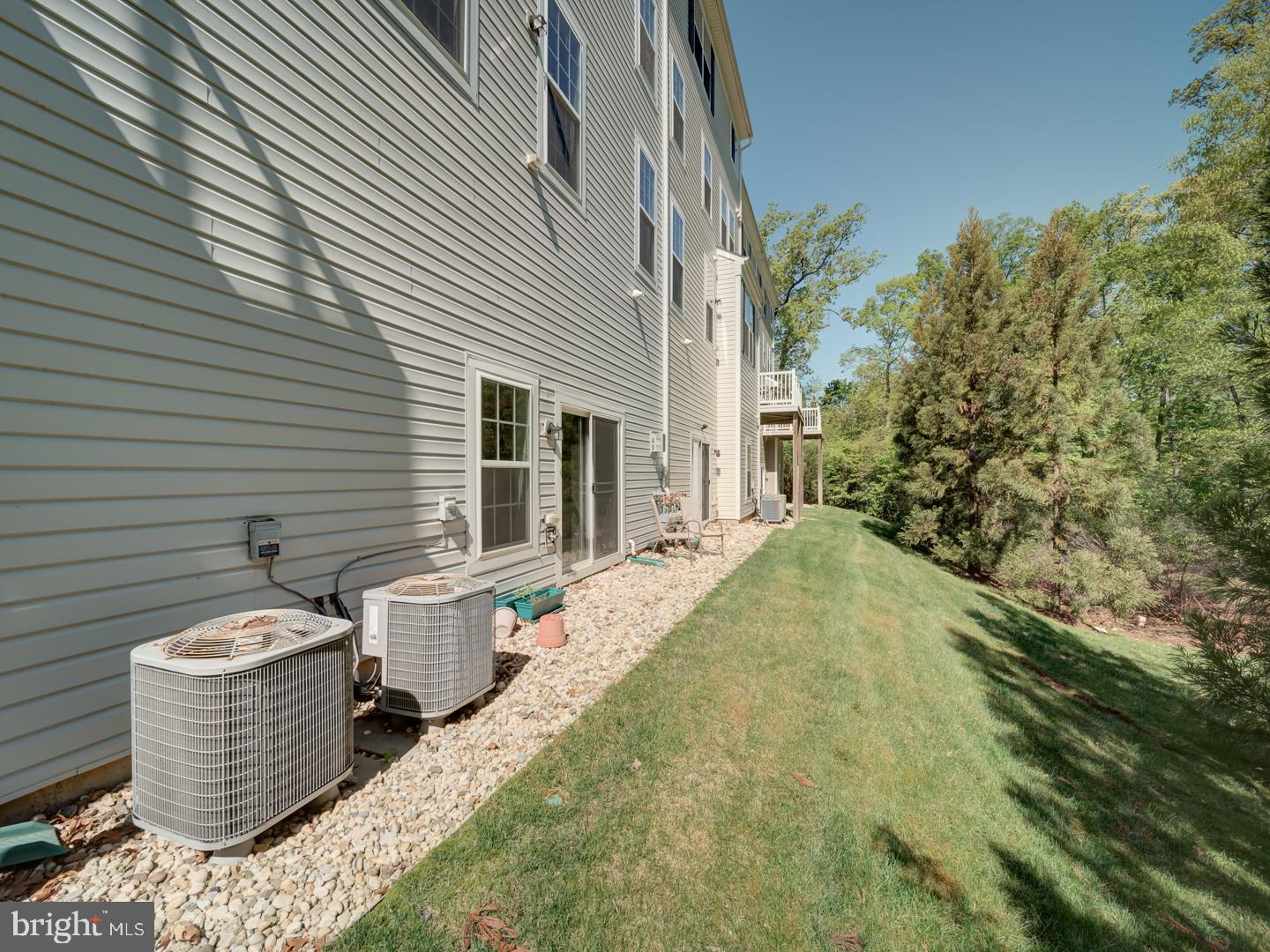 CASCADES PLACE CONDOMINIUM - Residential Lease