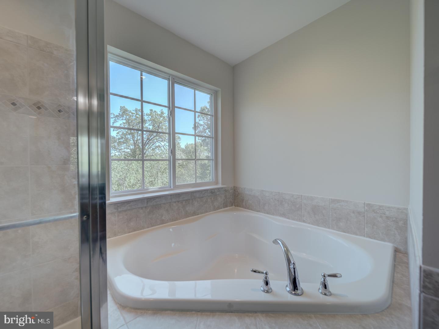 CASCADES PLACE CONDOMINIUM - Residential Lease