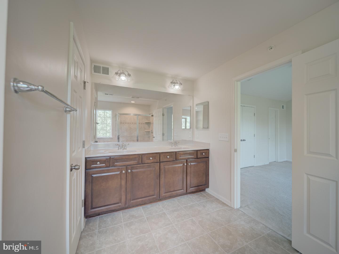 CASCADES PLACE CONDOMINIUM - Residential Lease