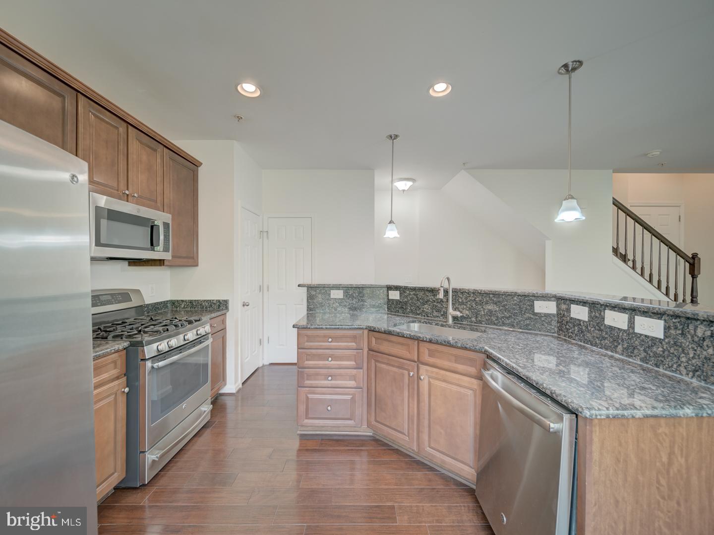 CASCADES PLACE CONDOMINIUM - Residential Lease