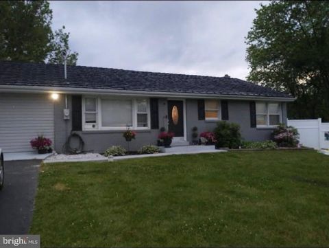 Photo of 12 White Birch Ave, MECHANICSBURG, PA 17050 (MLS # PACB2052630)