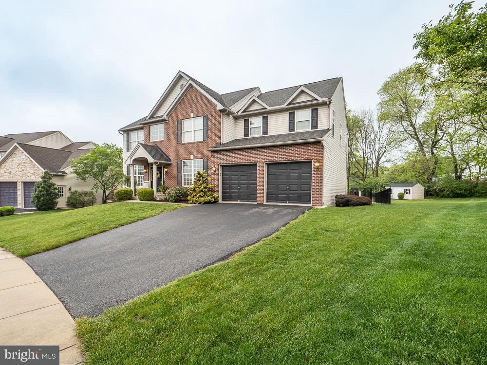 374 MOUNTAIN BOULEVARD