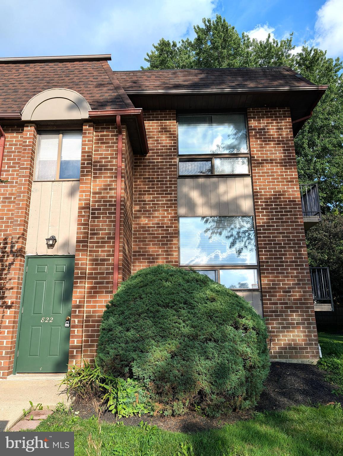 Welcome to 822-A Putnam Blvd located in the desirable community of Danbury Village. This spacious 2 bedroom, 1 bath, first floor condo, is a corner unit, which features an open floor plan with plenty of natural light. The entrance opens into the living room with a balcony giving a nice view and a perfect place to relax. Extending from the dining area is a nice size kitchen. Down the hall you will find a large master bedroom with spacious double closets. The second bedroom is a nice size as well. There is a large hall bath. The unit has been recently painted. The lower level has a large basement with plenty of storage space and laundry facilities. The community provides access to an outdoor pool near the community clubhouse. A reserved parking spot and mailbox are right in front, along with plenty of visitor parking. Award winning Wallingford Swarthmore School District. Close proximity to shopping malls and public transportation, airport and major highways I-476 and I-95 allowing easy access to Philadelphia, New Jersey, Delaware. Schedule your appointment today!
