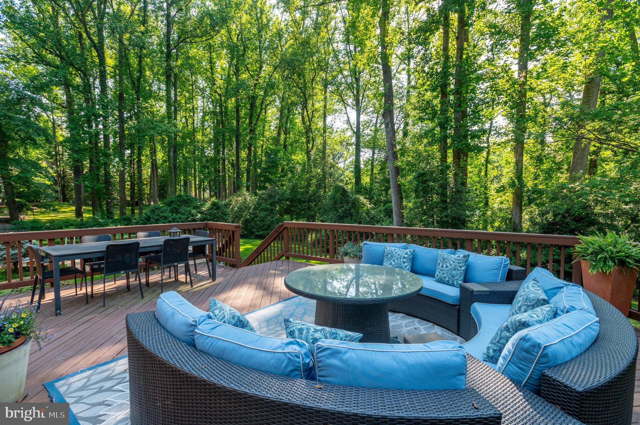 1104 FLOR LANE
