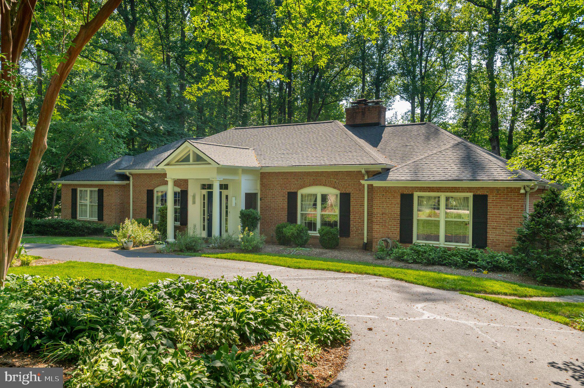 1104 FLOR LANE