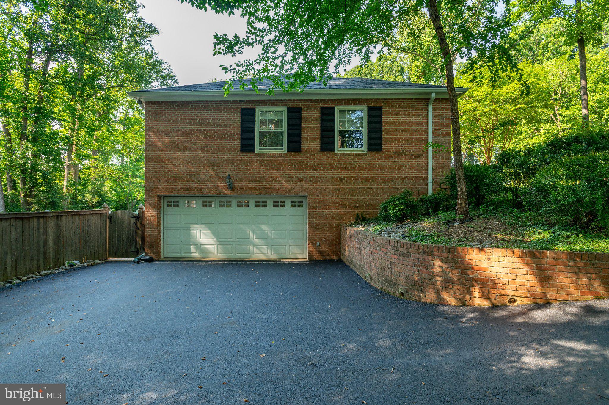 1104 FLOR LANE