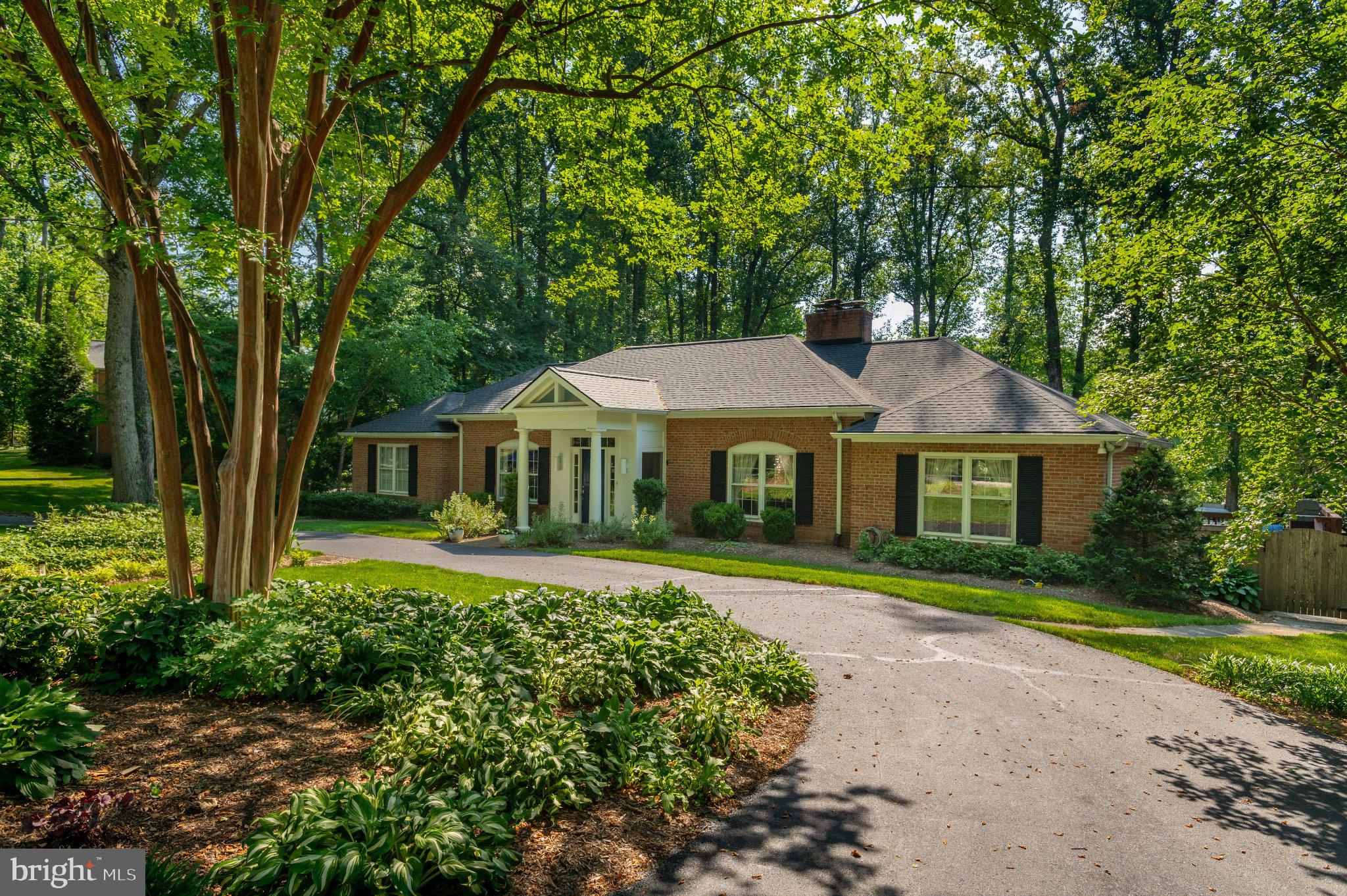 1104 FLOR LANE