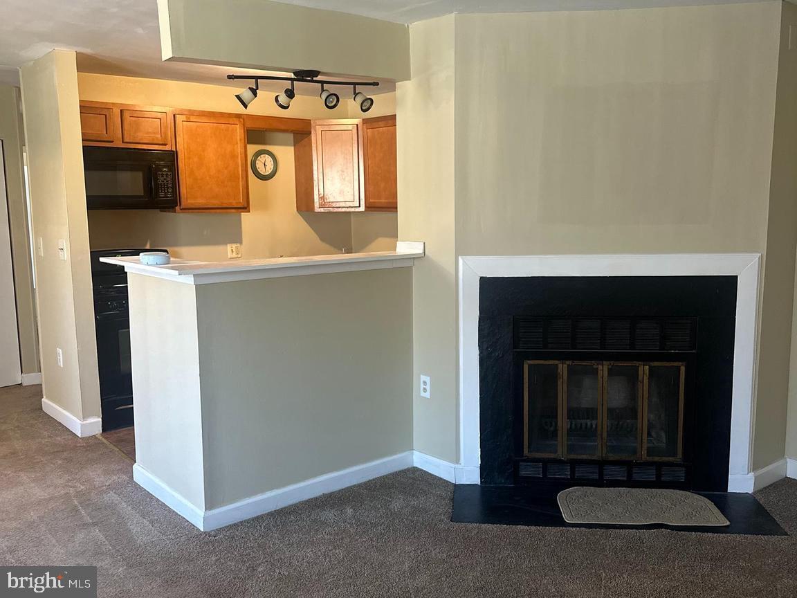 CROSS CREEK - Residential Lease