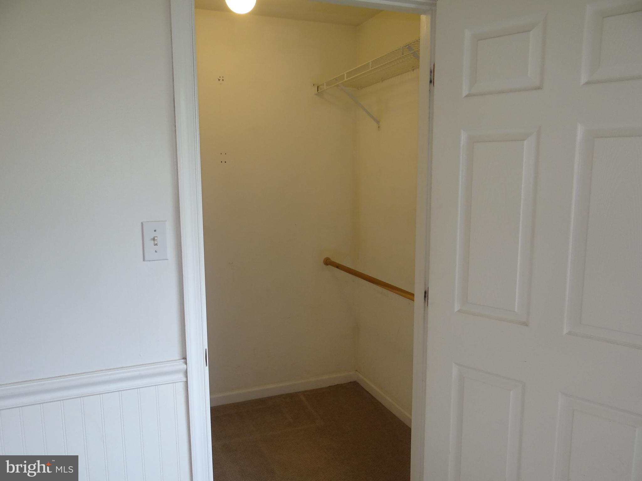 COUNTRY MEADOWS - Residential Lease