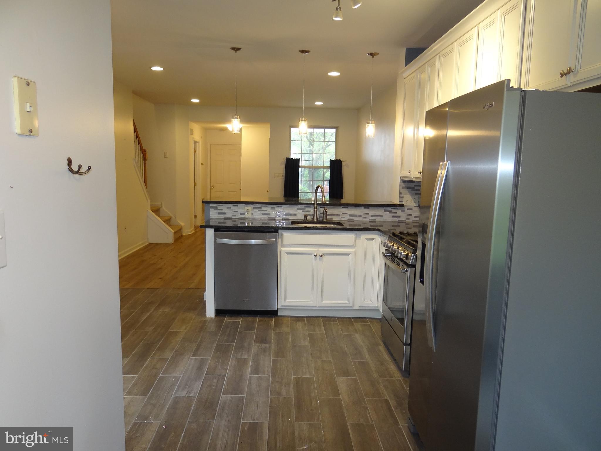 COUNTRY MEADOWS - Residential Lease