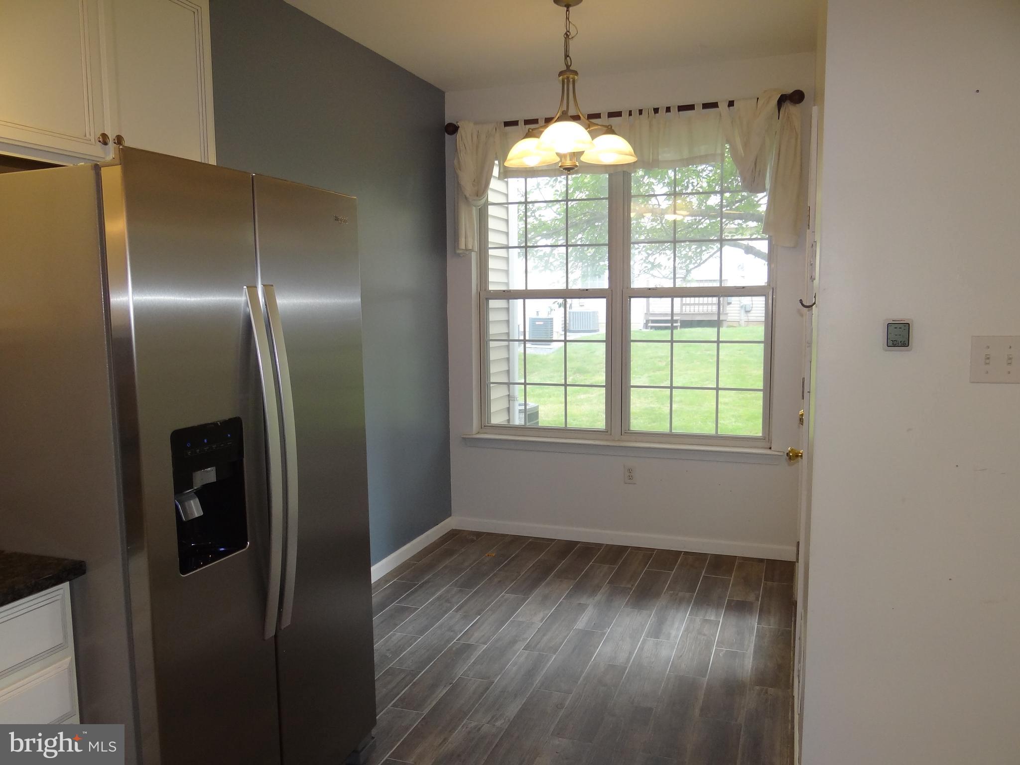 COUNTRY MEADOWS - Residential Lease