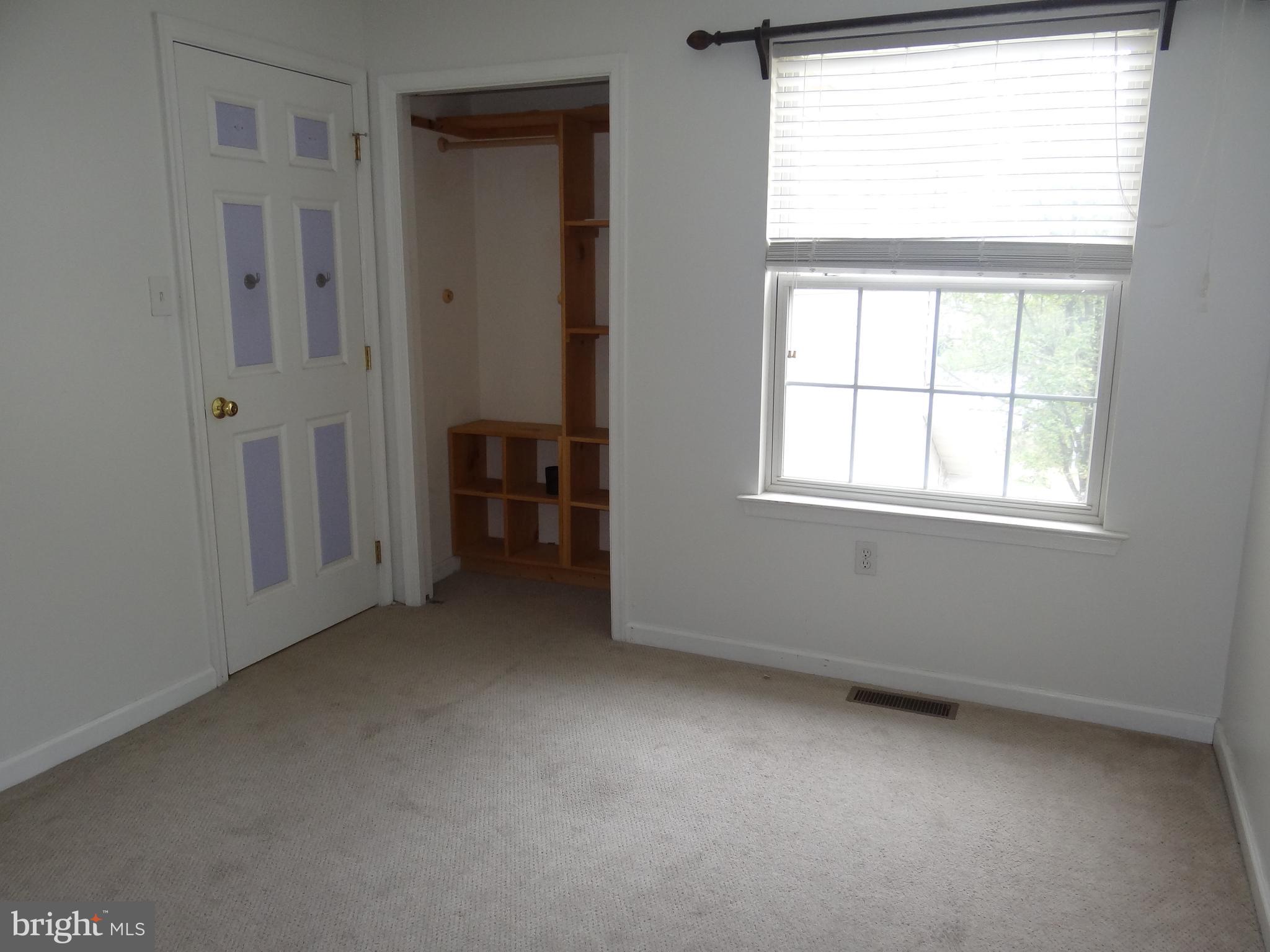 COUNTRY MEADOWS - Residential Lease