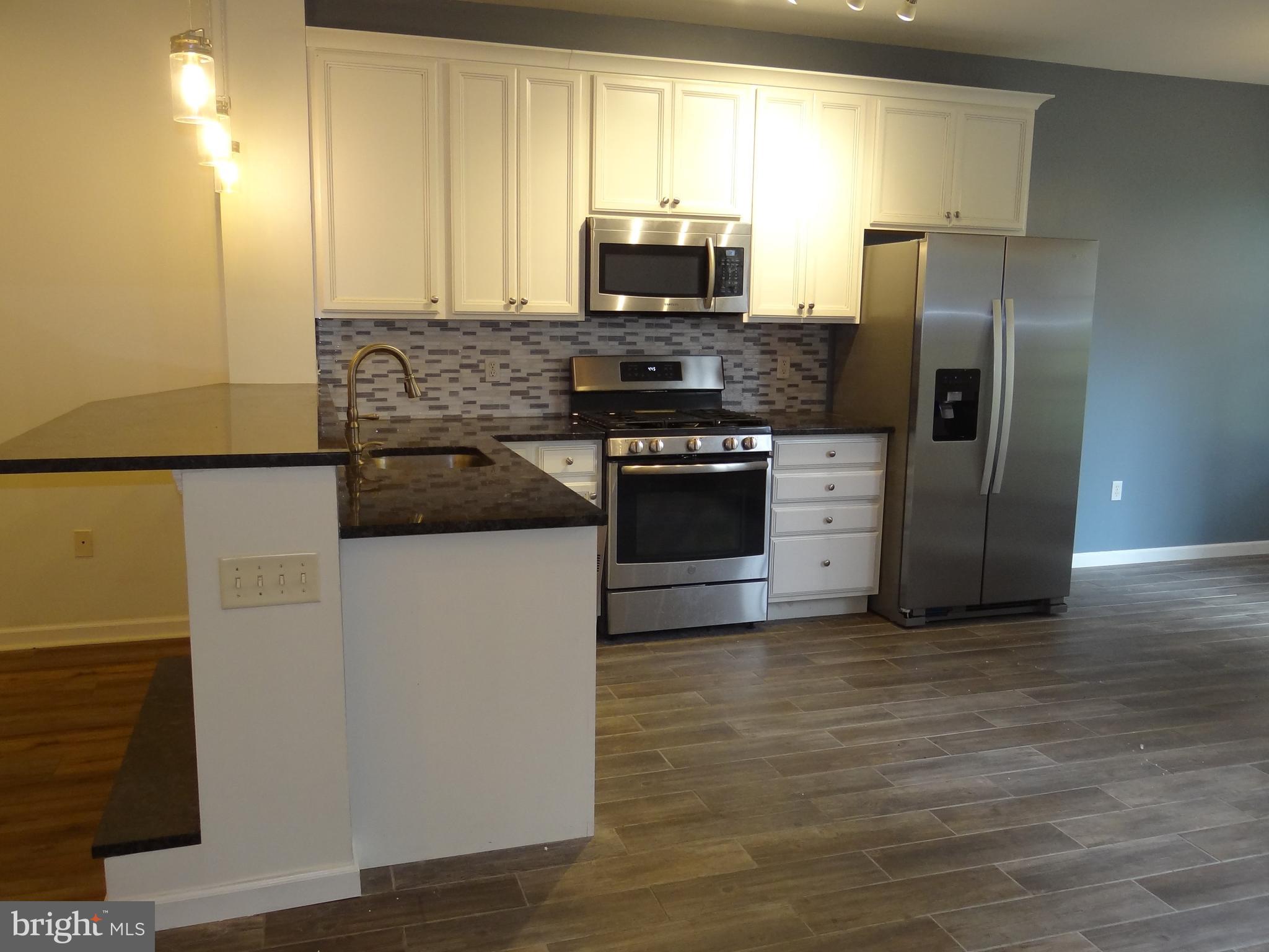 COUNTRY MEADOWS - Residential Lease