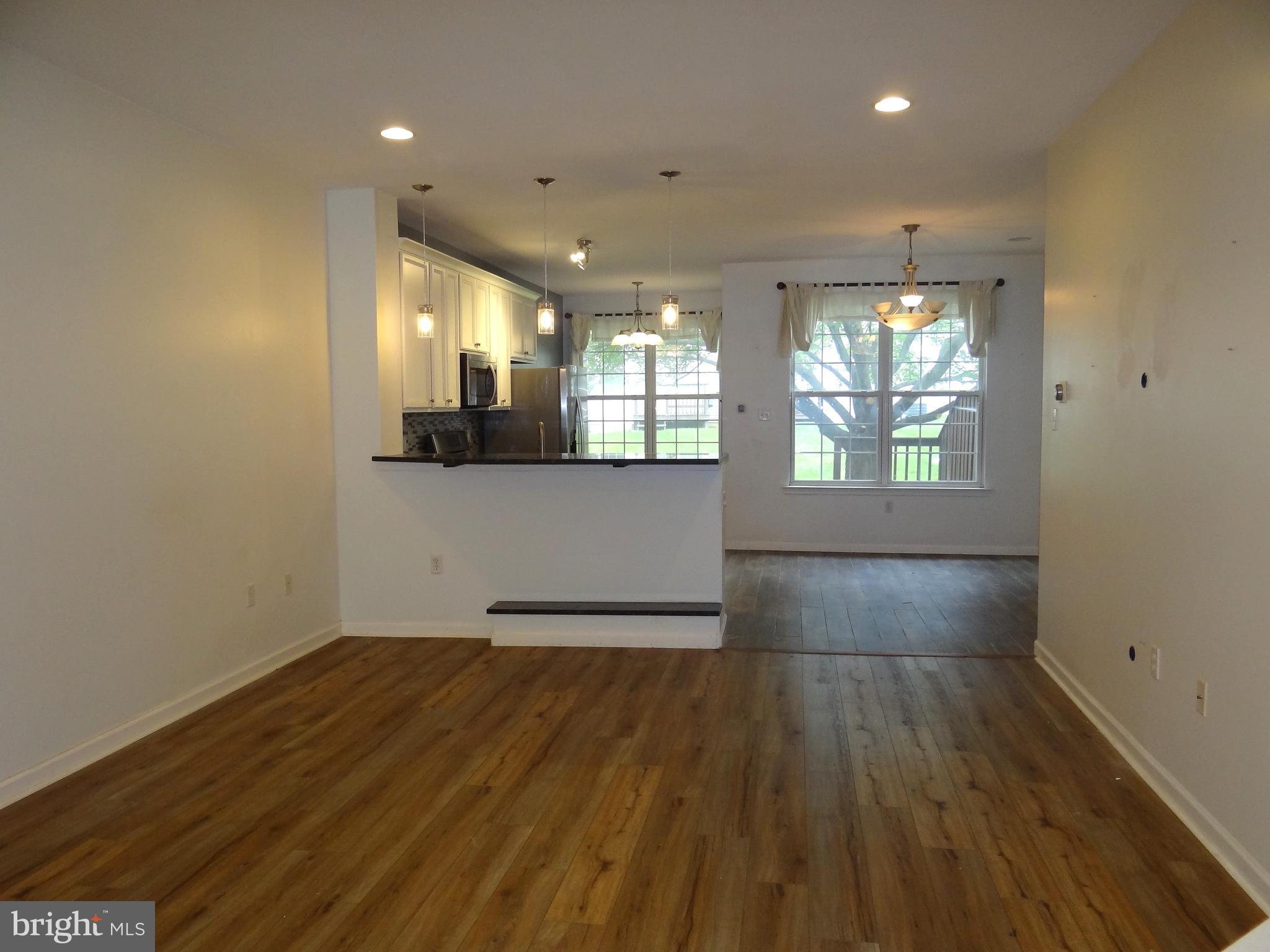 COUNTRY MEADOWS - Residential Lease