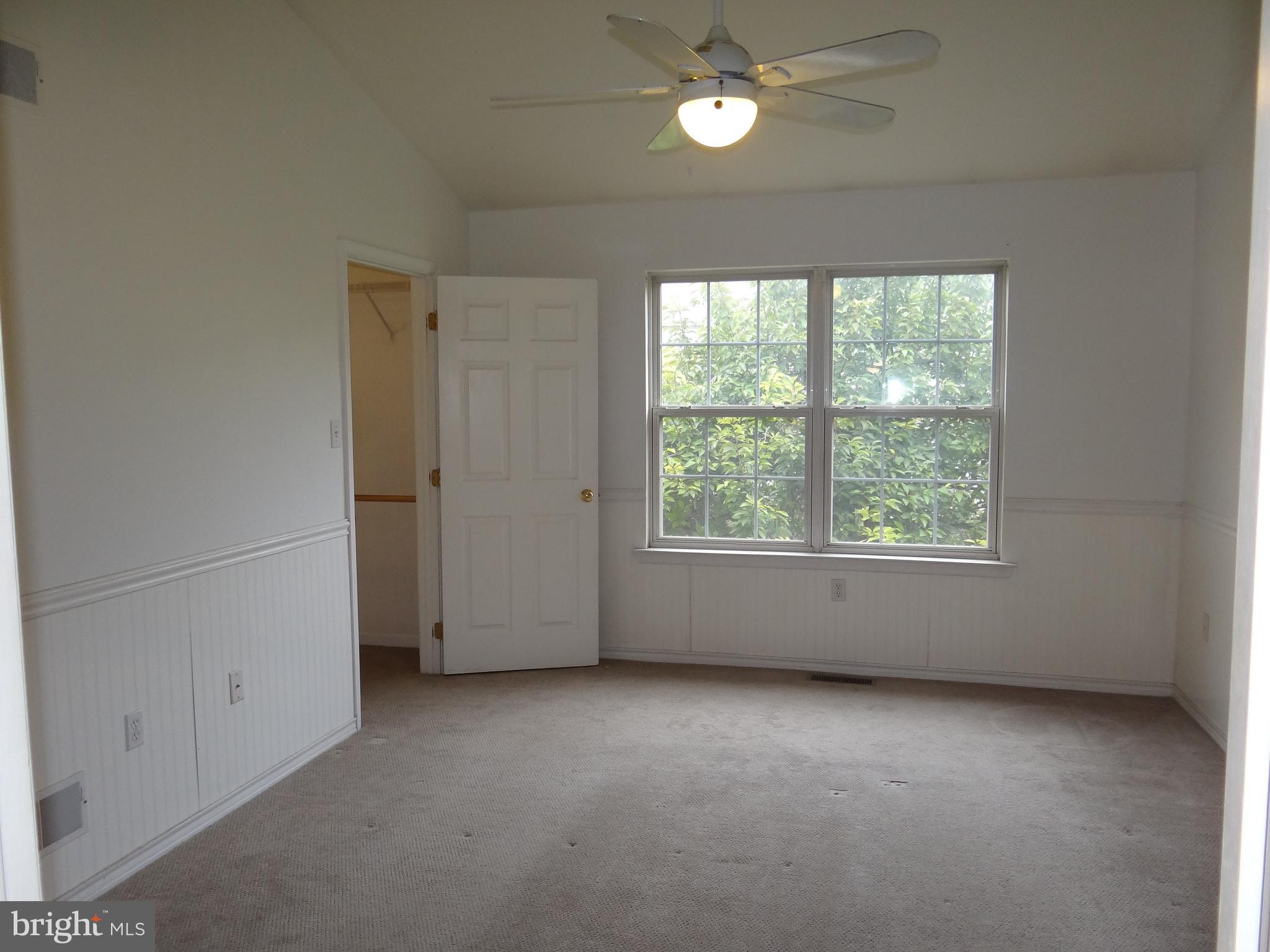 COUNTRY MEADOWS - Residential Lease