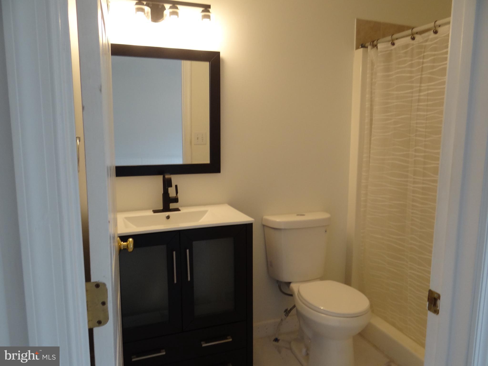 COUNTRY MEADOWS - Residential Lease