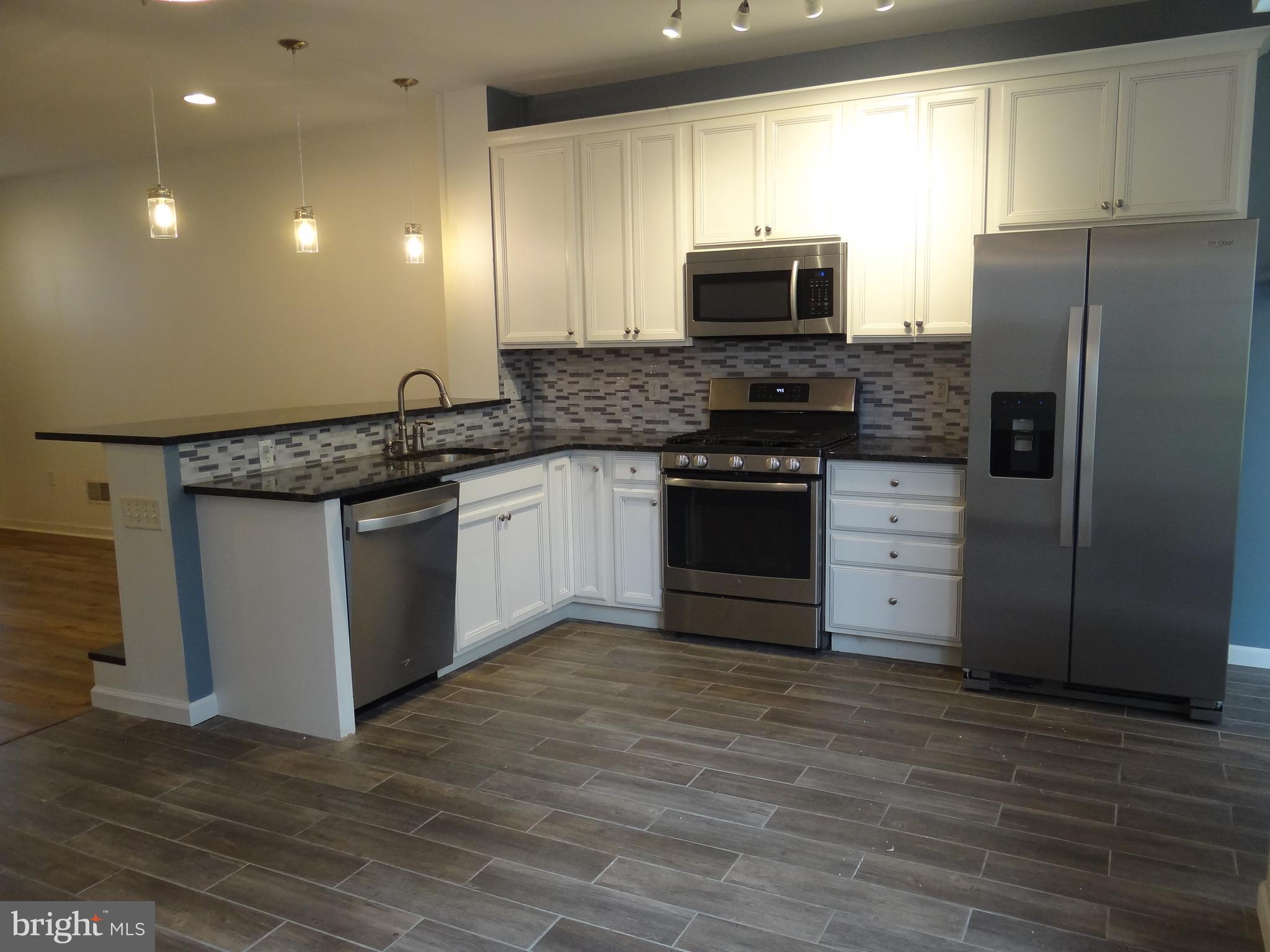 COUNTRY MEADOWS - Residential Lease